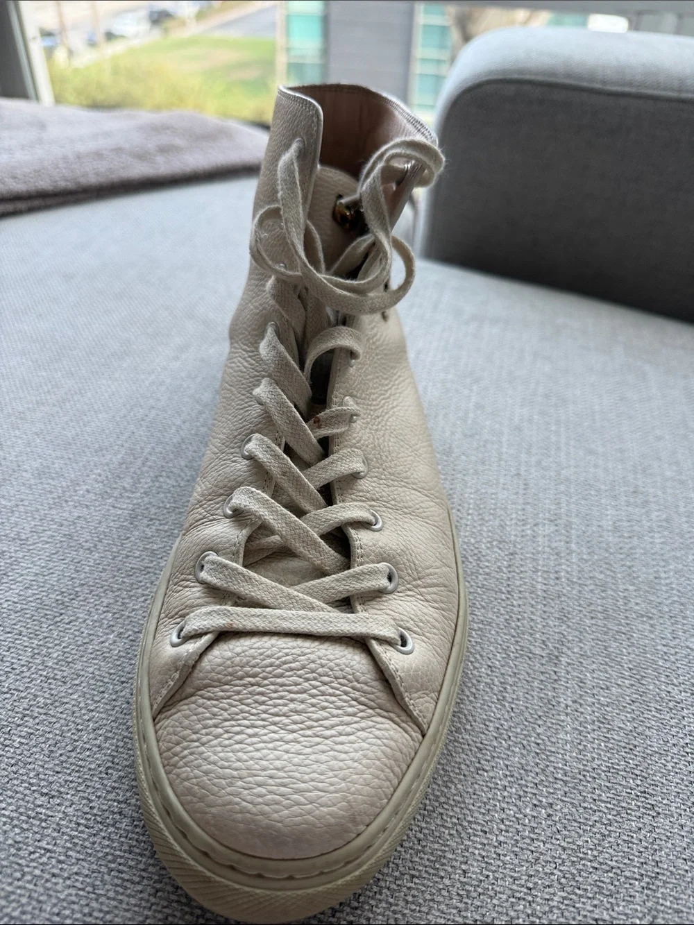 Gucci High-Top Leather Sneakers in Off-White with Tiger Embroidery